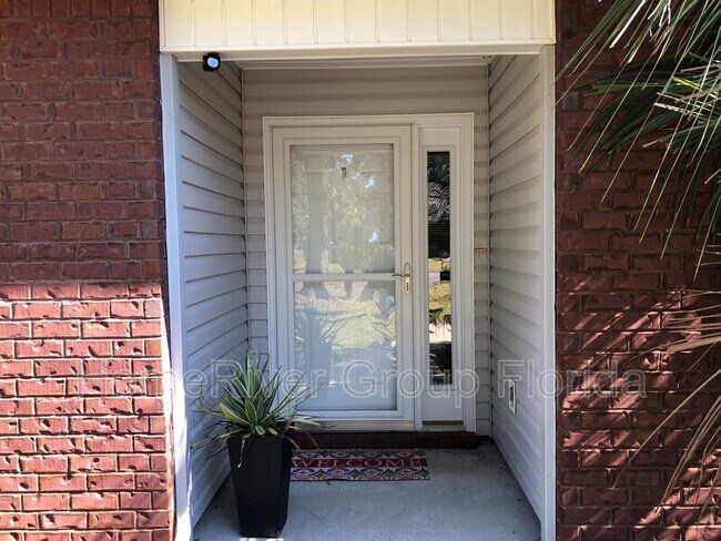 Building Photo - 803 Kenneth Dr