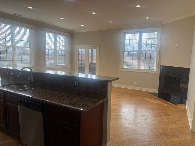 Foto del edificio - 2338 W Morse Ave