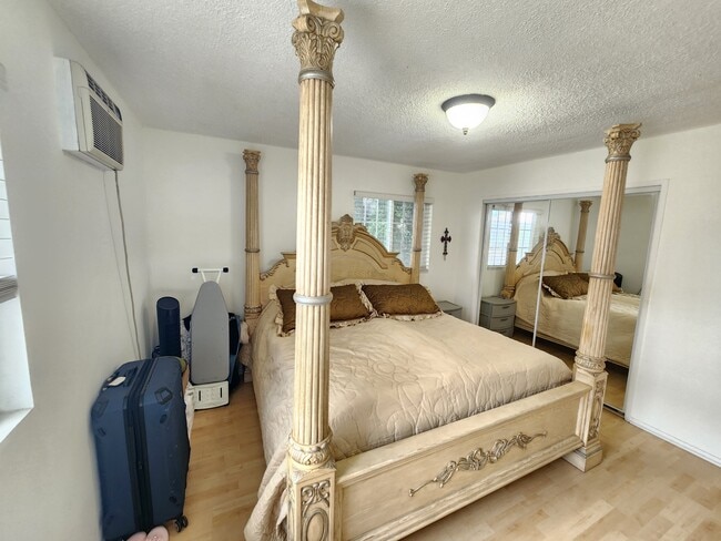 Foto del edificio - 6904 Radford Ave