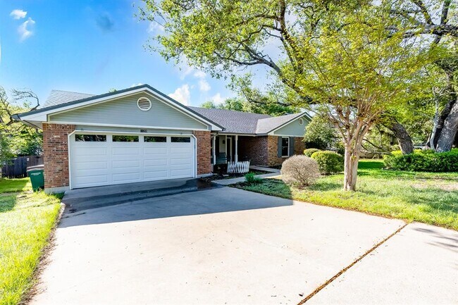 Building Photo - 11209 Deadoak Ln