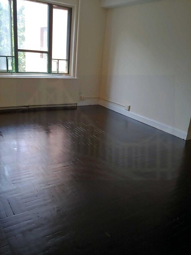 Building Photo - 1604 Metropolitan Ave