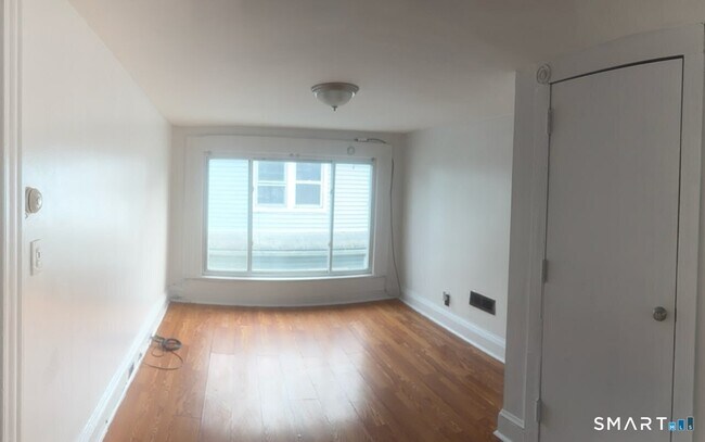 Building Photo - 831-833-833 William St