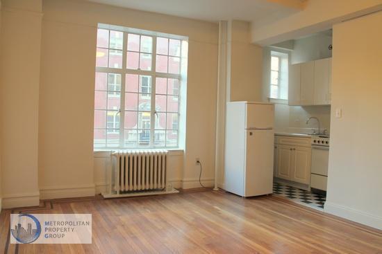 Primary Photo - 210 W 22nd St