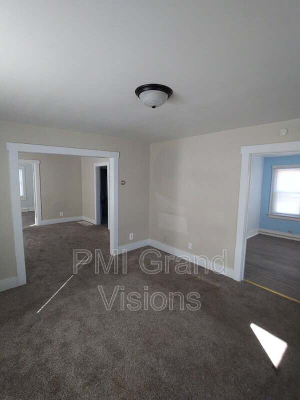 Building Photo - 2506 E Division St