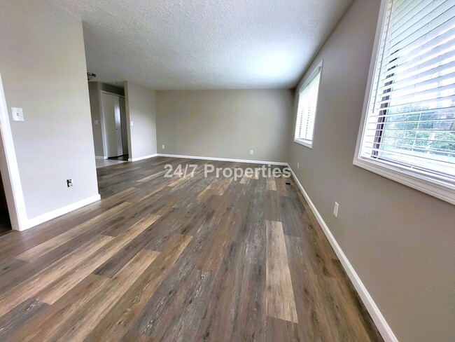 Building Photo - Winter discount - $200 OFF - 3BD I 2BA in ...