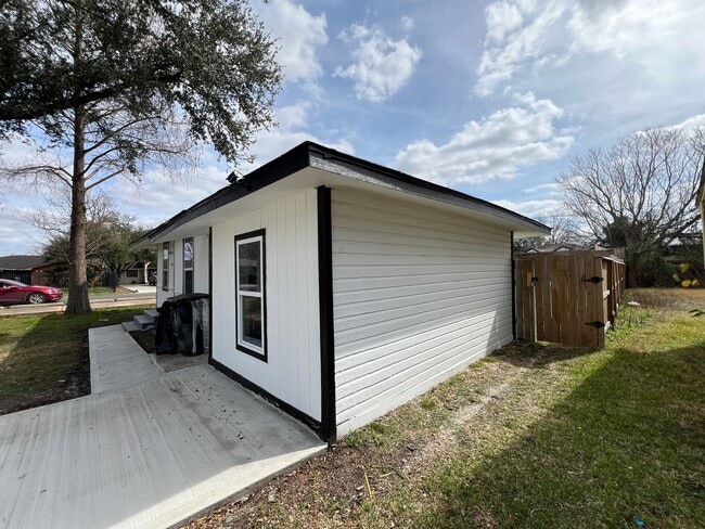Building Photo - BEAUTIFUL HOME IN HOUSTON. MOVE IN READY!.