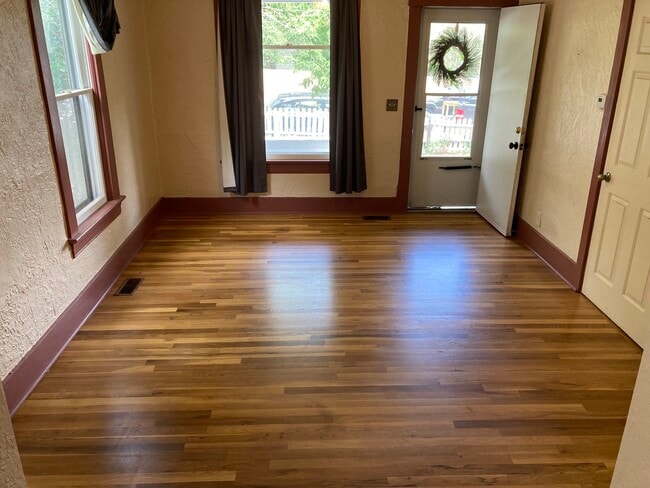 Living room (view from dining room) - 120 N Chestnut St