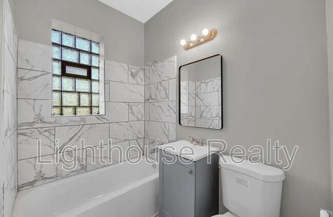 Foto del edificio - 1319 Marshall St