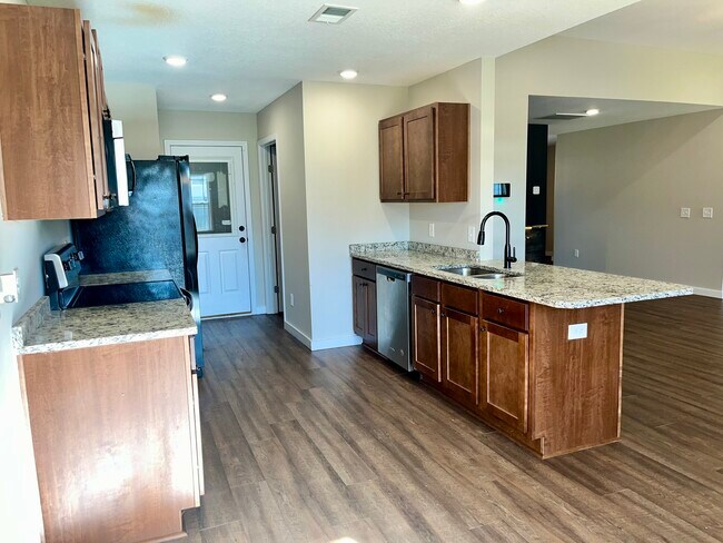 Building Photo - 117 Hughes Dr