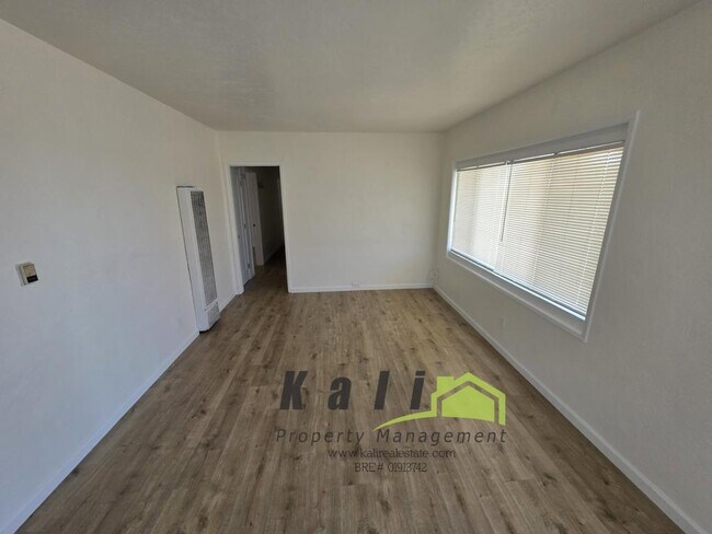 Foto del edificio - 2141 Flintridge Dr