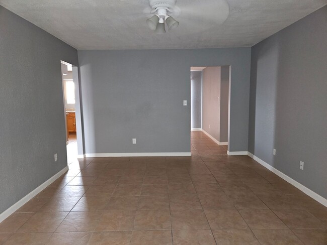 Foto del edificio - 4 bedroom rental in Trail Estates