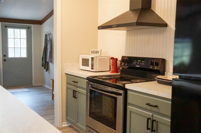 Building Photo - 650 Thousand Oaks