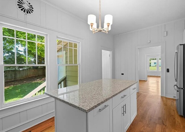 Foto del edificio - 901 W Main St