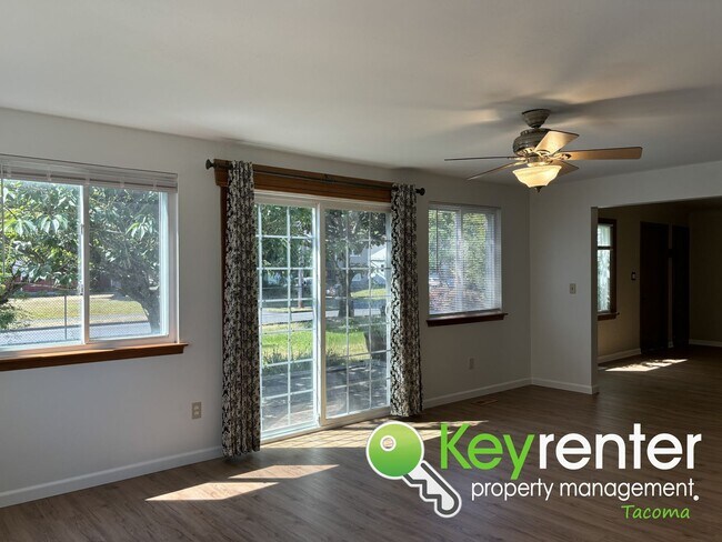 Foto del edificio - Gorgeous 3Bed/2Bath In the Heart of Tacoma!