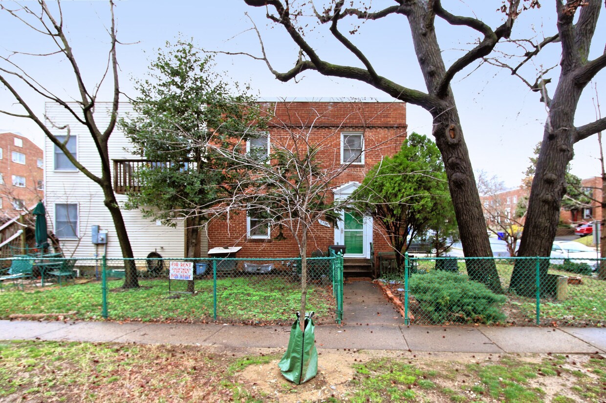 Exterior View - 2700 S Eads St