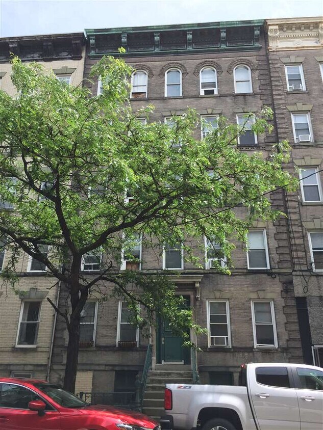 Foto principal - 721 Willow Ave