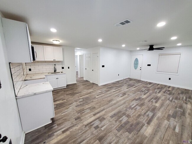 Foto del edificio - 7650 Gov Derbigny Dr