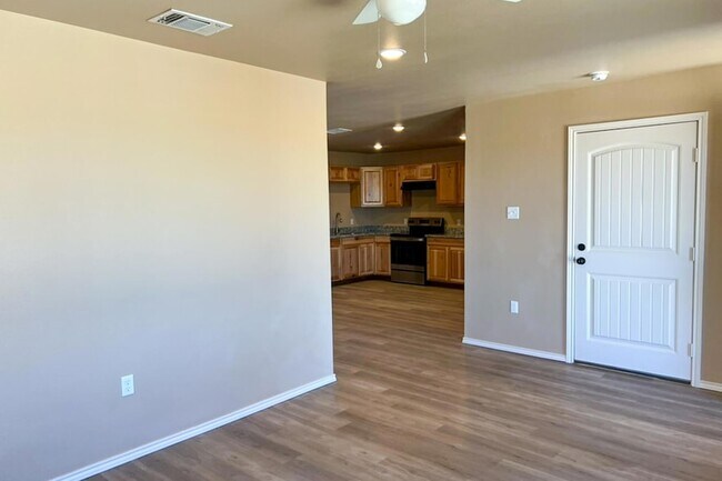 Foto del edificio - 3118 E Cornell St