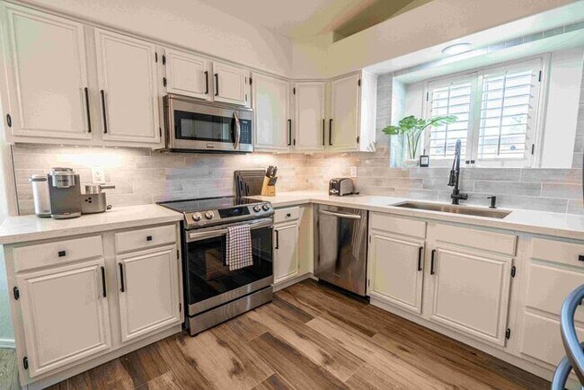 Building Photo - Fully Furnished 4 bedroom Home Scottsdale