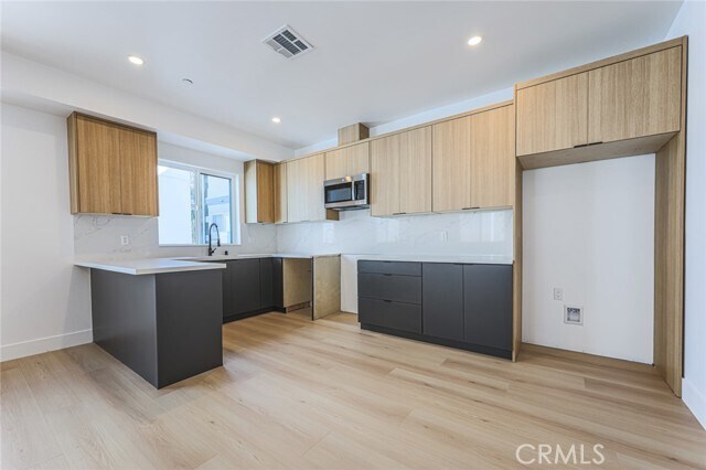 Foto del edificio - 1239 N Orange Dr
