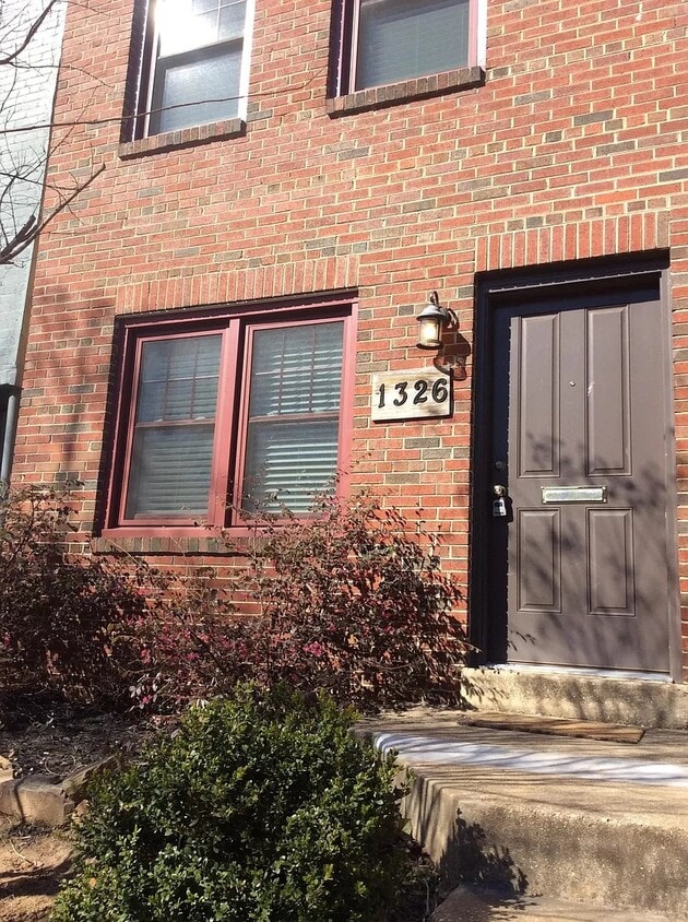 Primary Photo - 1326 Constitution Ave NE