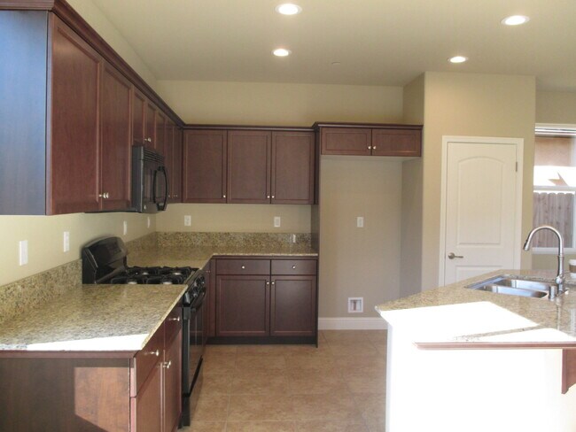 Foto del edificio - Home for Rent in Avalon Gated Community!  ...