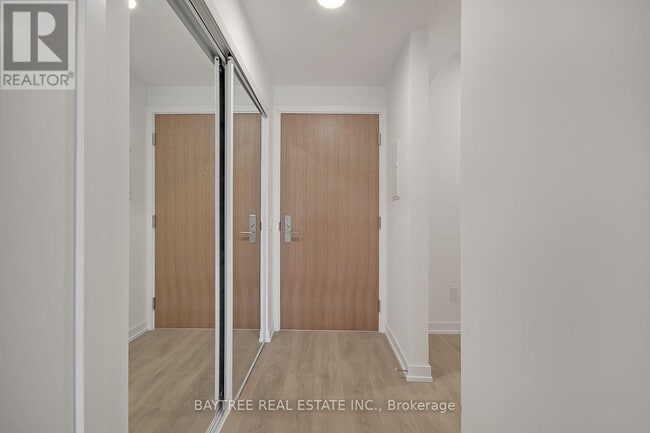 Photo du bâtiment - 150 Logan Ave