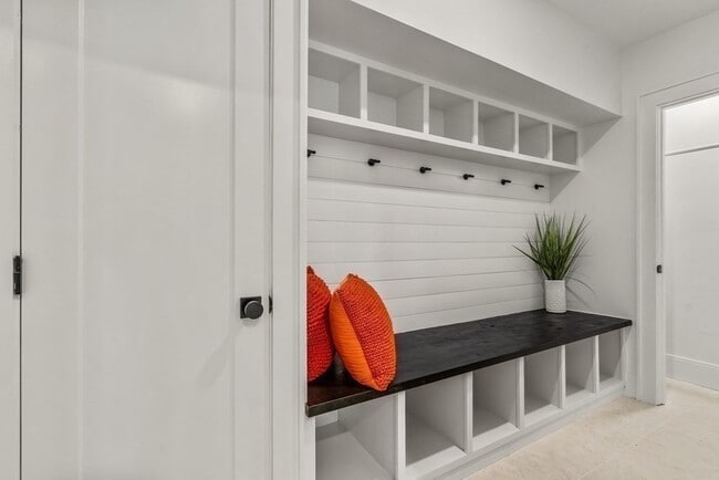 Building Photo - 89 University Rd