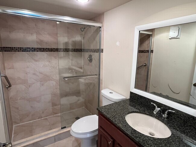 Foto del edificio - 220 Lakeview Dr