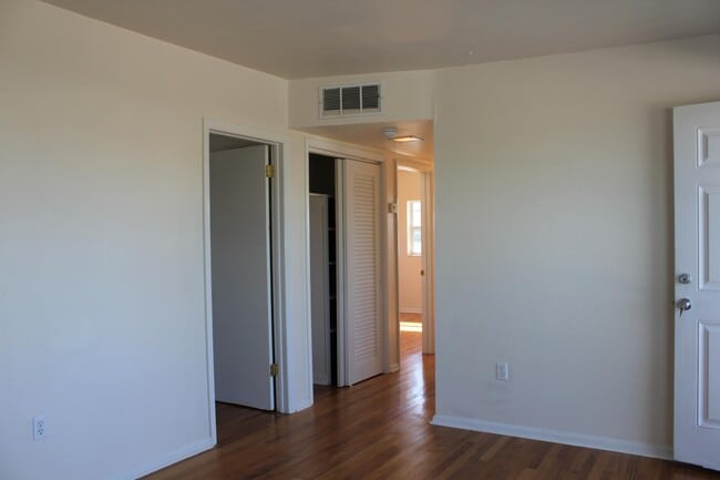 Foto del edificio - 651 Palm Dr