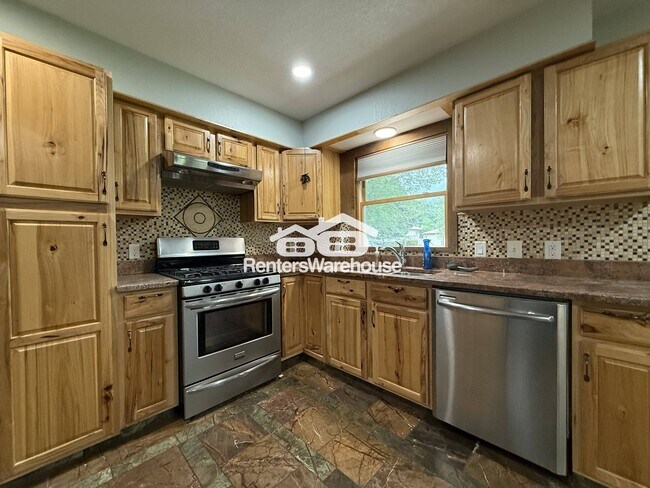 Foto del edificio - 2730 109th Ave NW