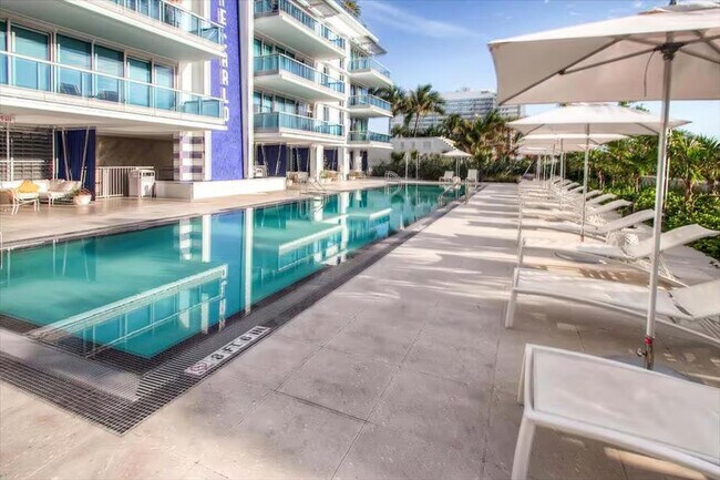 Foto del edificio - 6551 Collins Ave