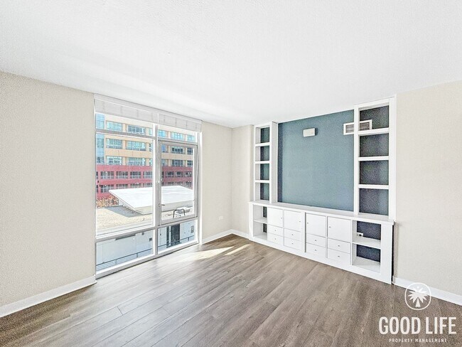 Foto del edificio - Charming 2BD/1BA Condo in Downtown W/ A/C, W/D, Community Pool, Spa, & Gym!