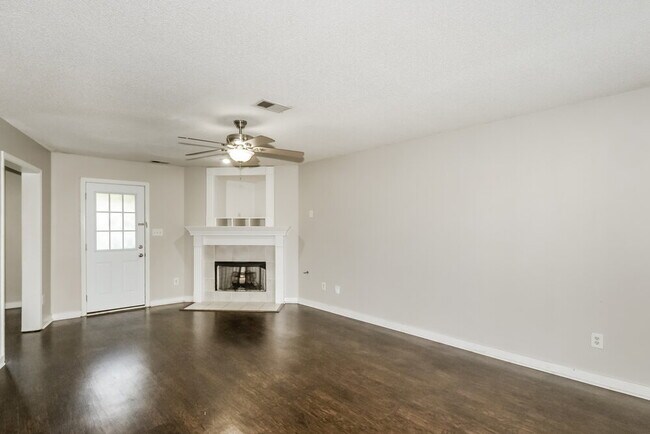 Foto del edificio - 11626 Mahogany Dr