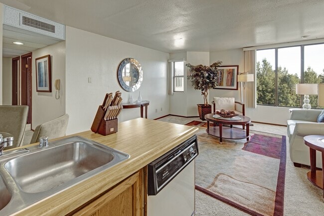 Building Photo - Alpine