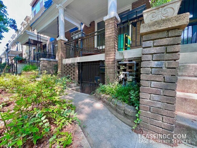 Foto del edificio - 1211 Park Rd NW