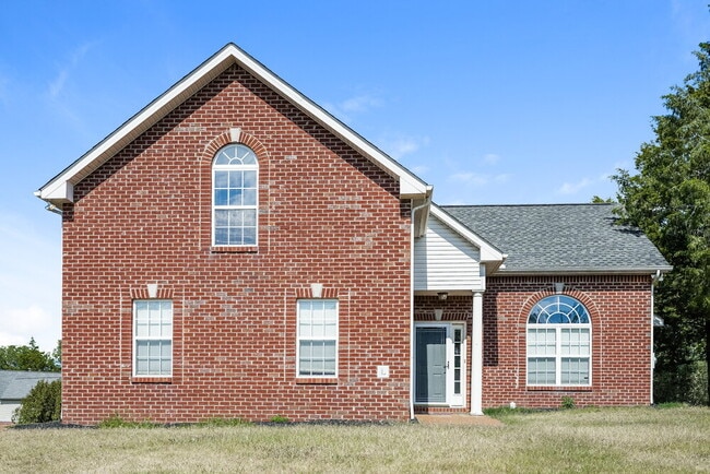 Building Photo - 1500 Saddle View