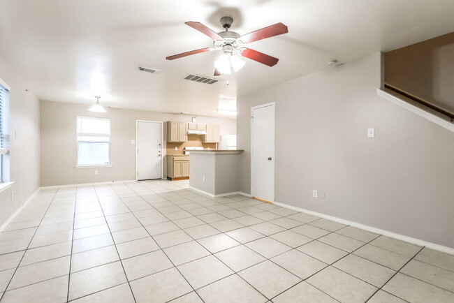 Building Photo - 21243 Linden House Ct
