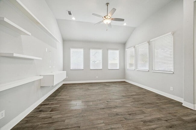 Building Photo - 8938 Intervale St