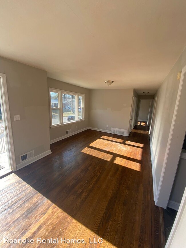 Foto del edificio - 3 br, 1 bath House - 3731 Signal Hill Ave NW