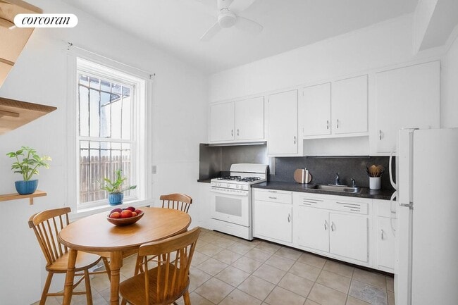 Foto del edificio - 99 Ocean Pkwy