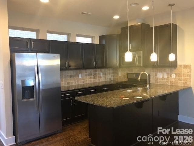 Foto del edificio - 951 Warren Burgess Ln