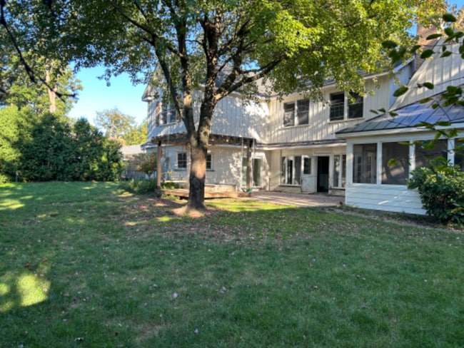 Building Photo - 1006 Plaister Ave