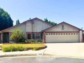 Building Photo - 1042 Bassett Ct