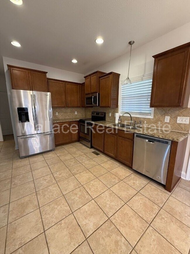 Foto del edificio - LOCATED IN HALLS:  BEAUTIFUL 2 STORY HOME WITH 3 BEDROOMS AND 2.5 BATHS