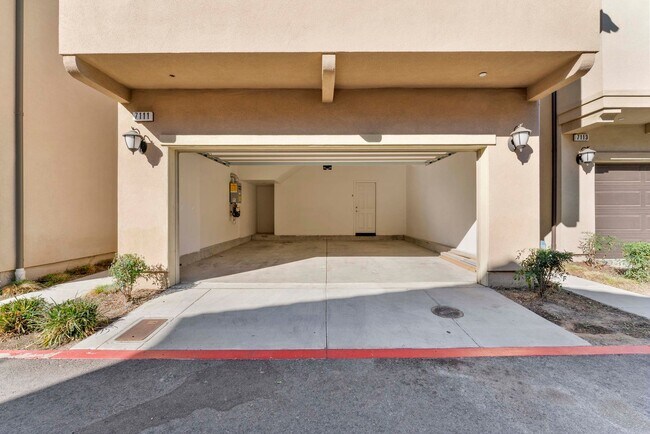 Building Photo - 7109 N Marisa Rd, Van Nuys, CA 91405