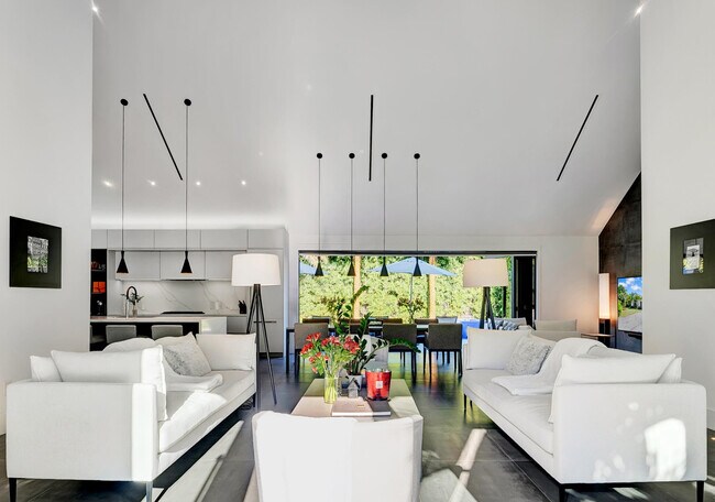 Foto del edificio - 1275 N Swinton Ave