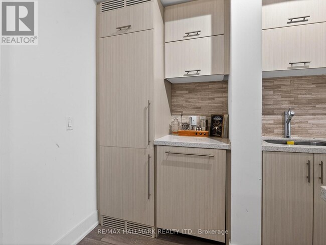 Photo du bâtiment - 180 Enterprise Blvd