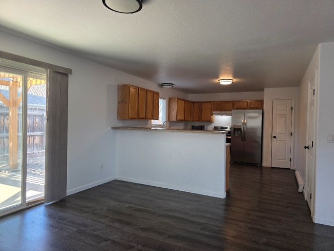 Foto del edificio - 2821 Village Park Dr
