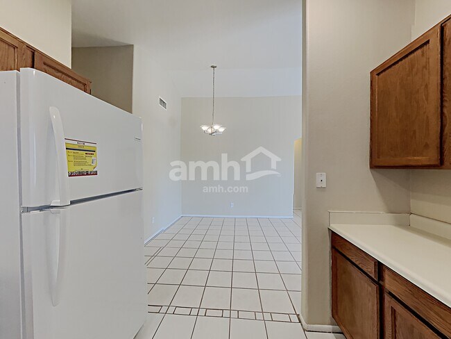 Building Photo - 10855 W Ruth Ave